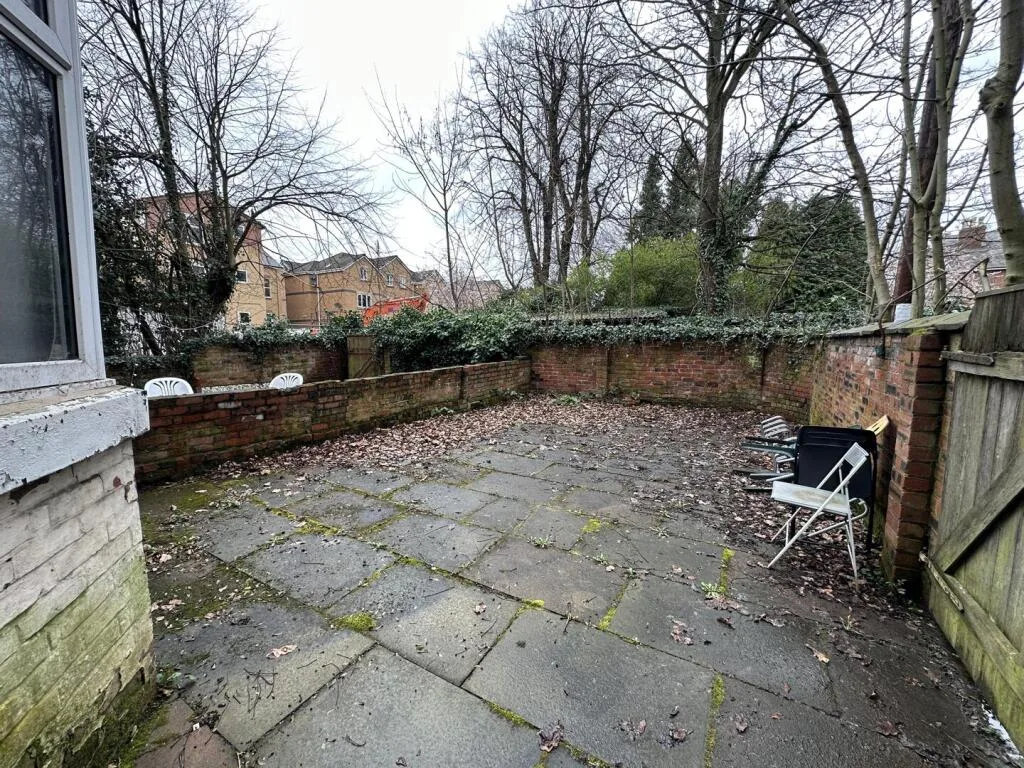 8 bedroom property for rent