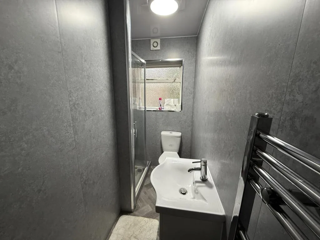 8 bedroom property for rent
