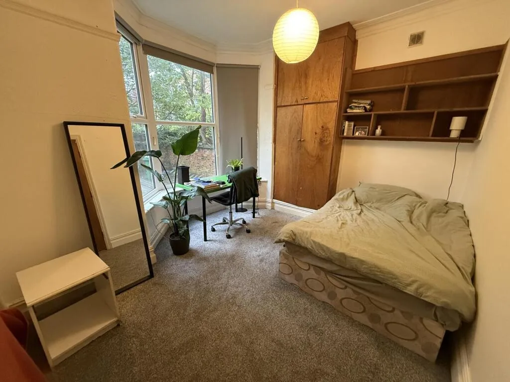 8 bedroom property for rent