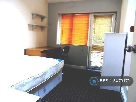 8 bedroom terraced house for rent