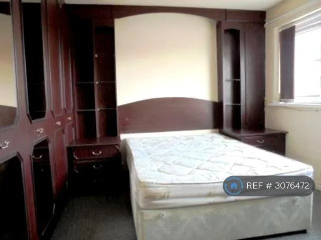 8 bedroom terraced house for rent