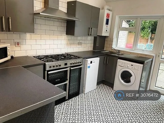 8 bedroom terraced house for rent
