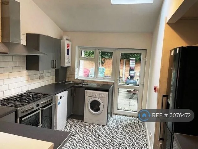 8 bedroom terraced house for rent