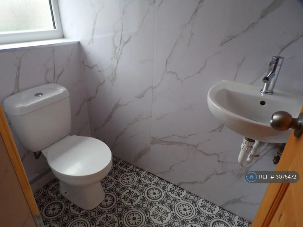 8 bedroom terraced house for rent