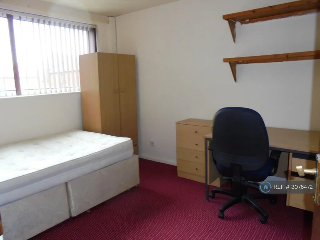 8 bedroom terraced house for rent