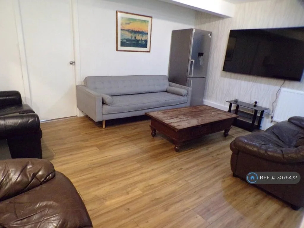 8 bedroom terraced house for rent