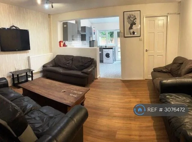 8 bedroom terraced house for rent