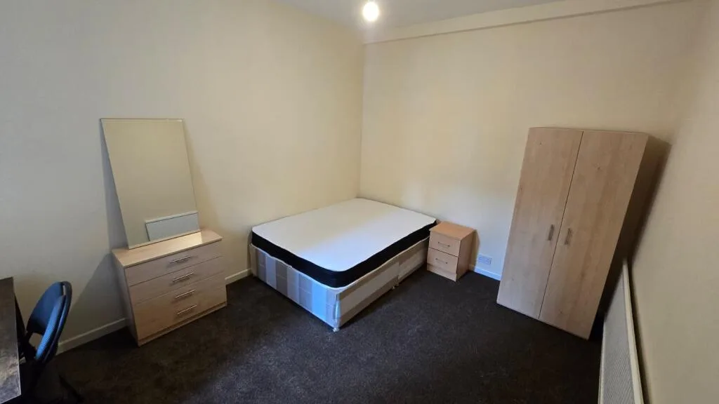 5 bedroom terraced house for rent