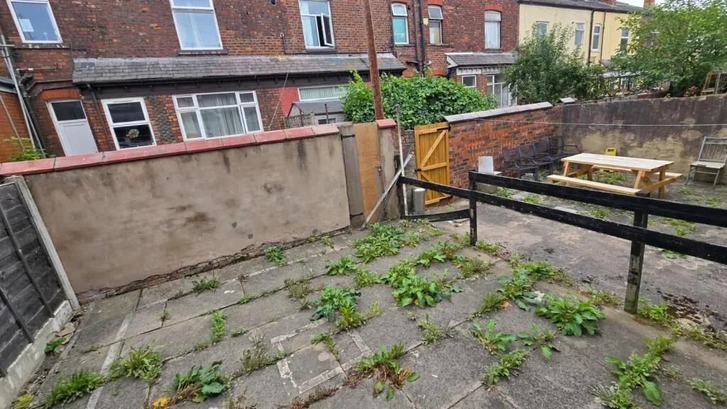 5 bedroom terraced house for rent
