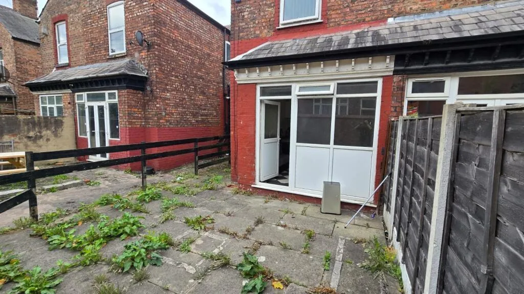 5 bedroom terraced house for rent