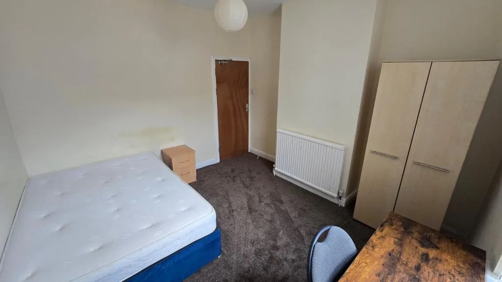 5 bedroom terraced house for rent