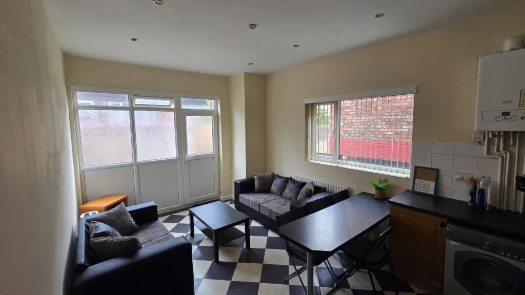 5 bedroom terraced house for rent