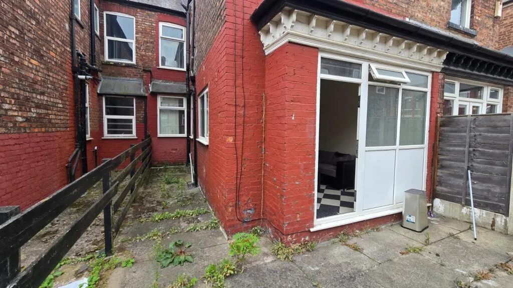 5 bedroom terraced house for rent