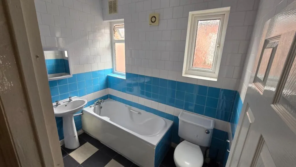 5 bedroom terraced house for rent