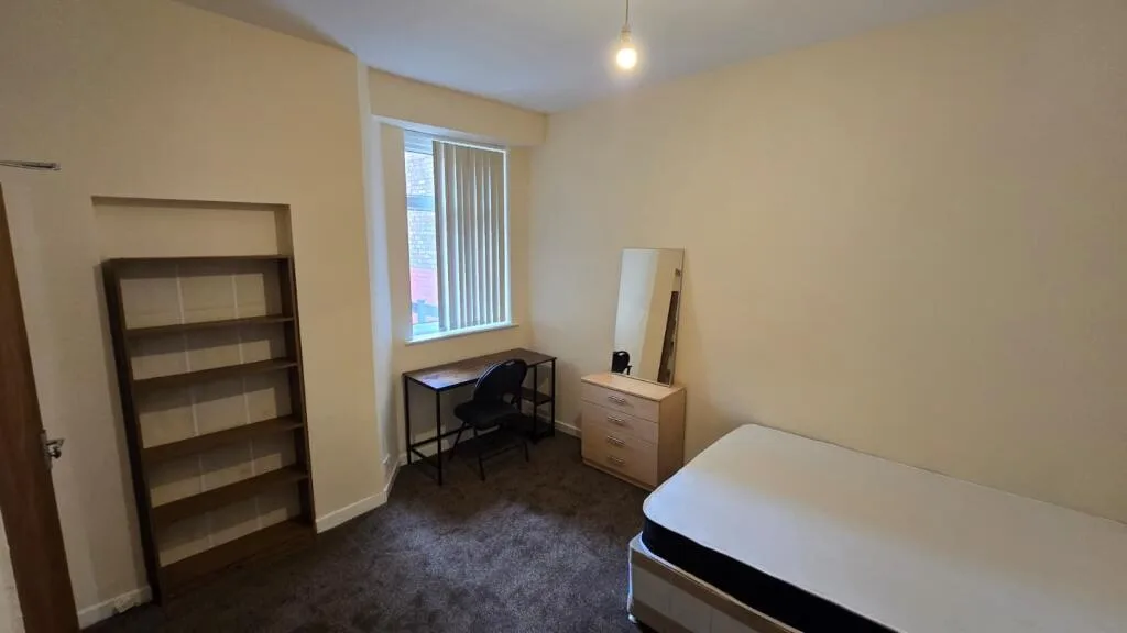 5 bedroom terraced house for rent