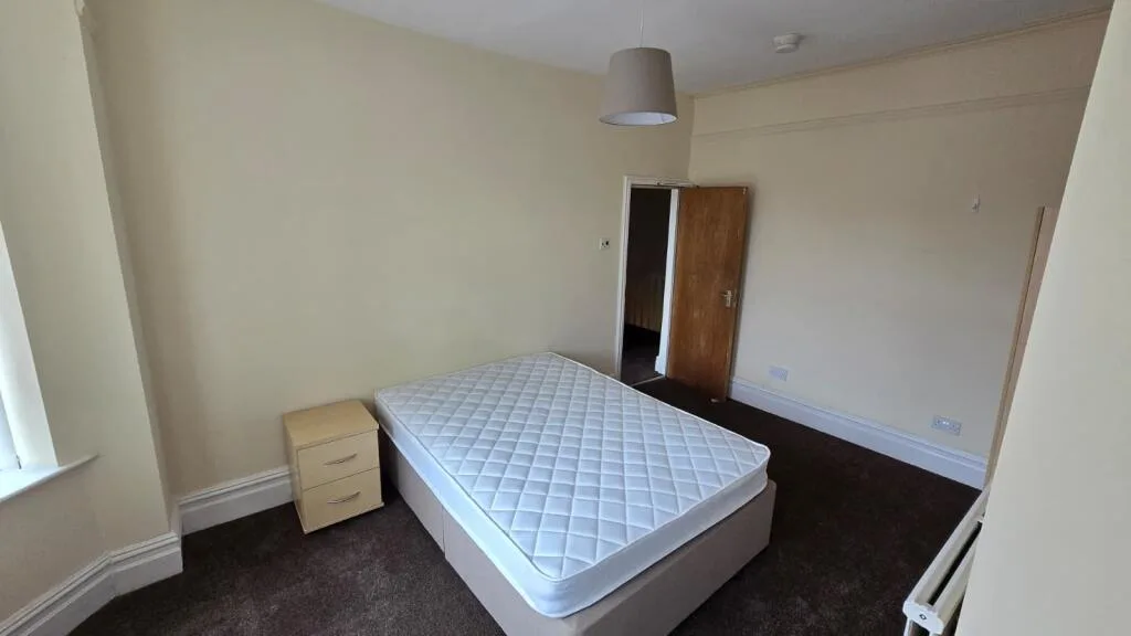 5 bedroom terraced house for rent