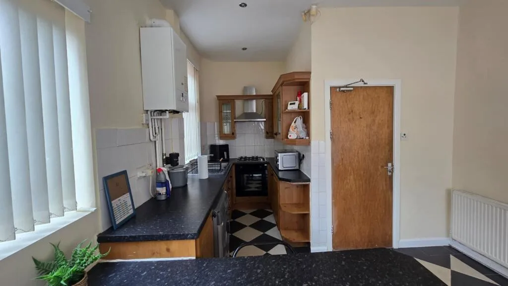 5 bedroom terraced house for rent
