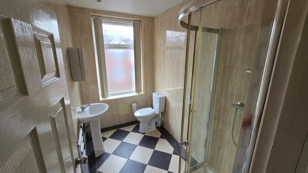 5 bedroom terraced house for rent