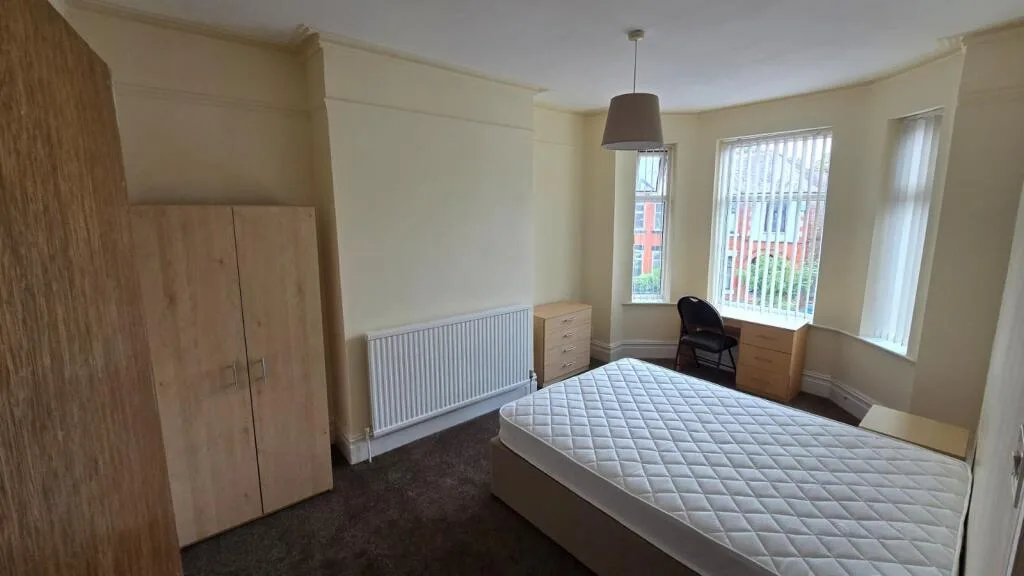 5 bedroom terraced house for rent