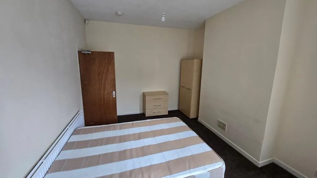 5 bedroom terraced house for rent