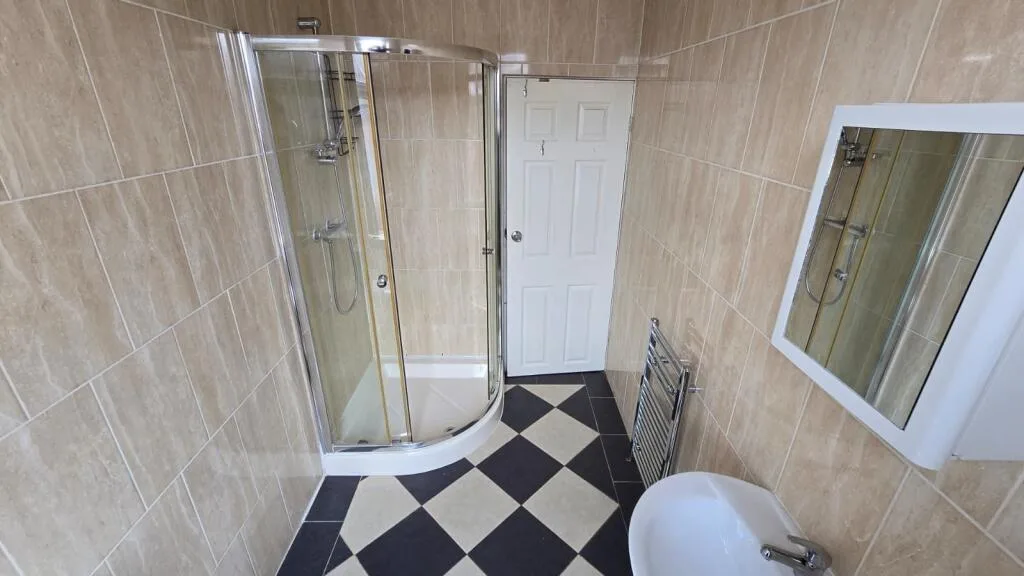 5 bedroom terraced house for rent