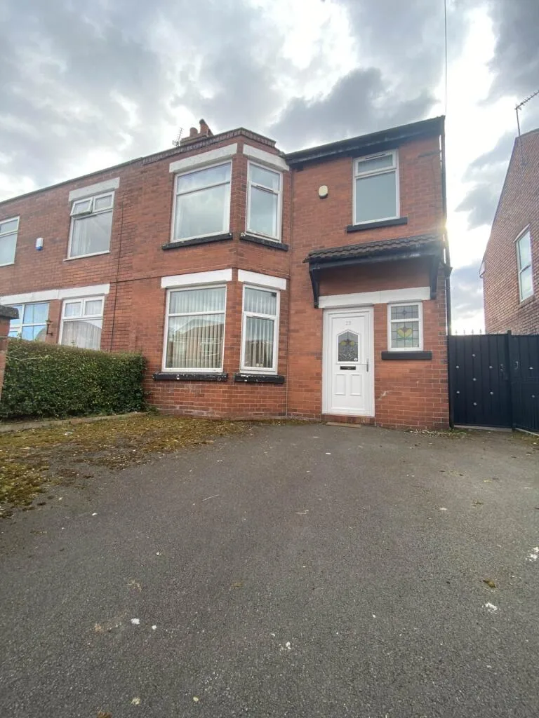 6 bedroom semi-detached house for rent