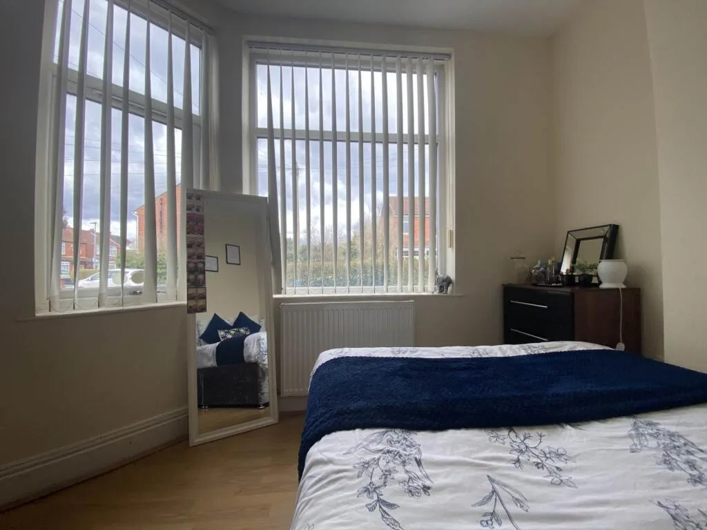6 bedroom semi-detached house for rent