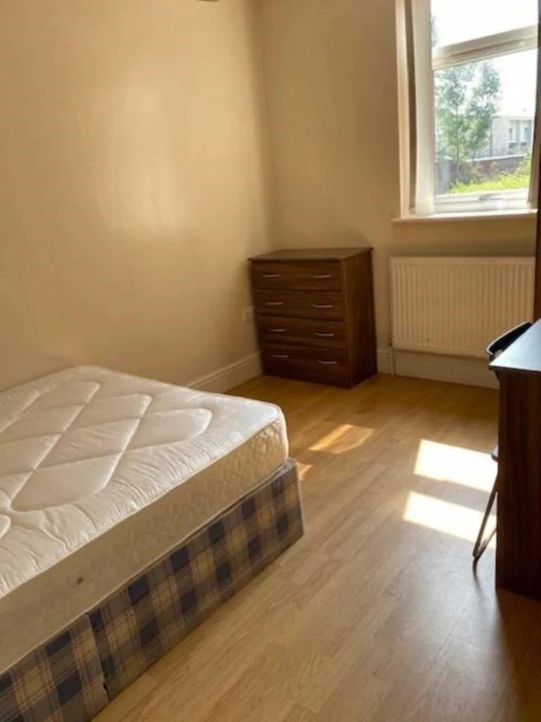 6 bedroom semi-detached house for rent
