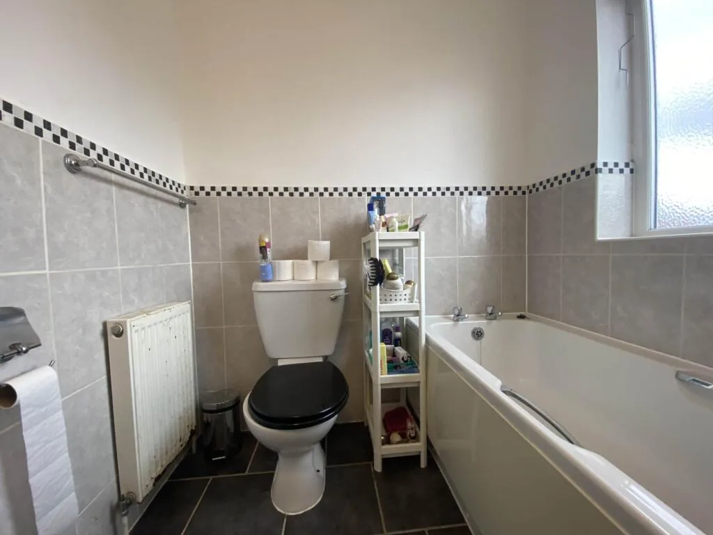 6 bedroom semi-detached house for rent