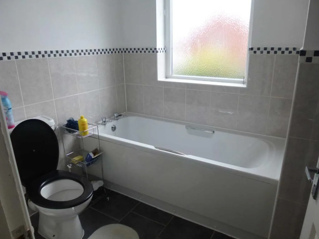 6 bedroom semi-detached house for rent