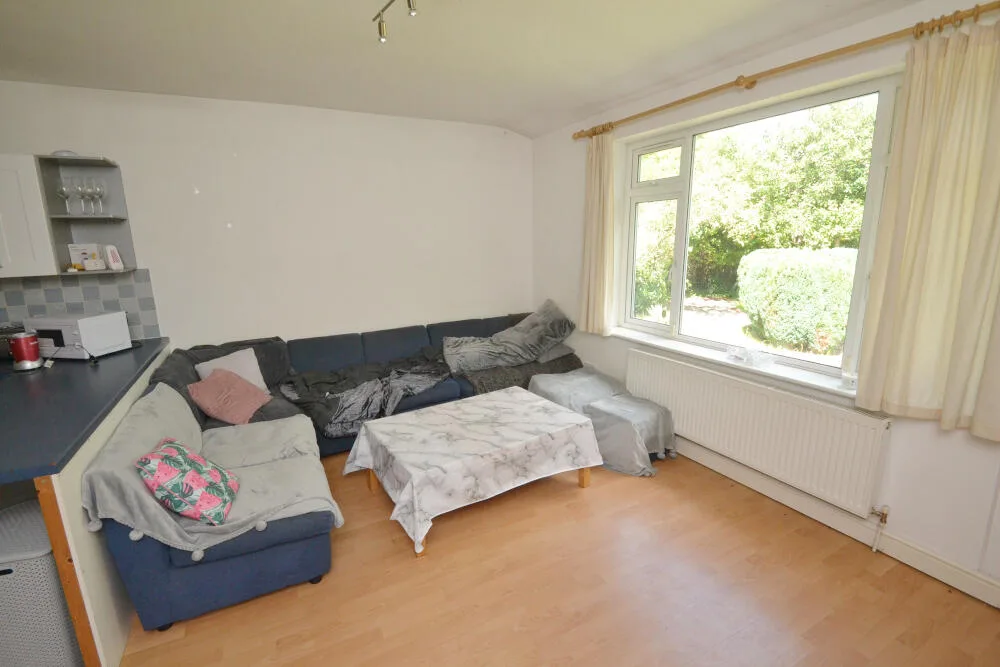 5 bedroom semi-detached house for rent