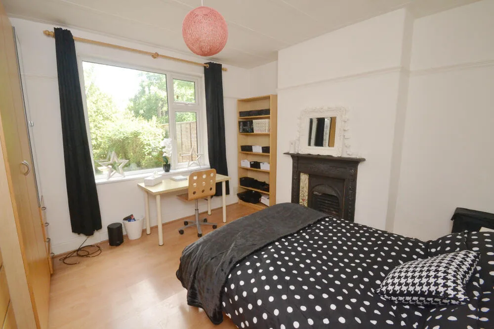 5 bedroom semi-detached house for rent
