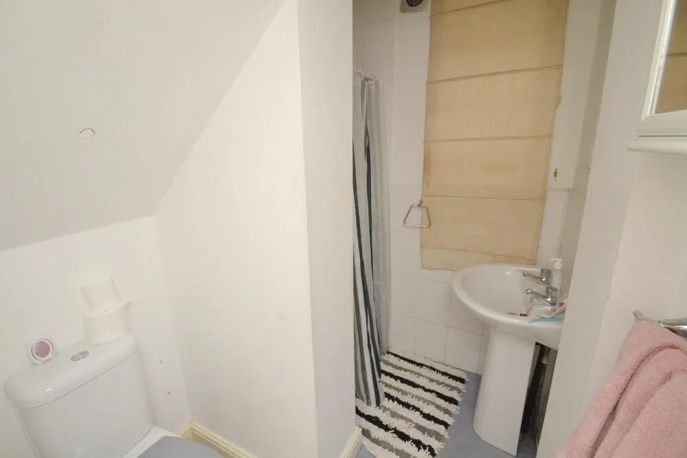 5 bedroom semi-detached house for rent