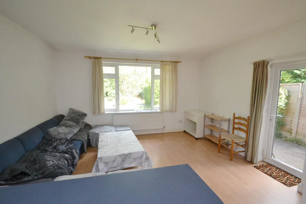 5 bedroom semi-detached house for rent