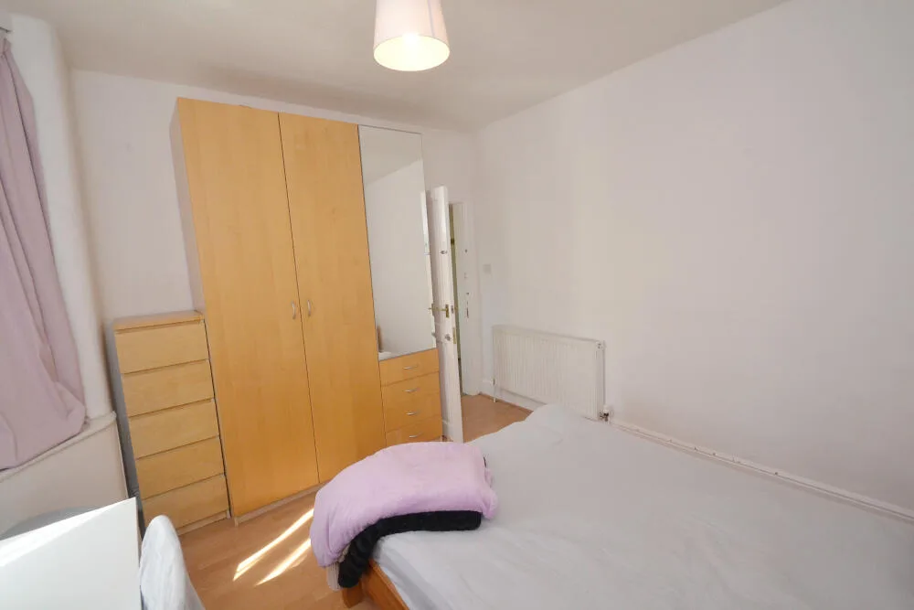 5 bedroom semi-detached house for rent