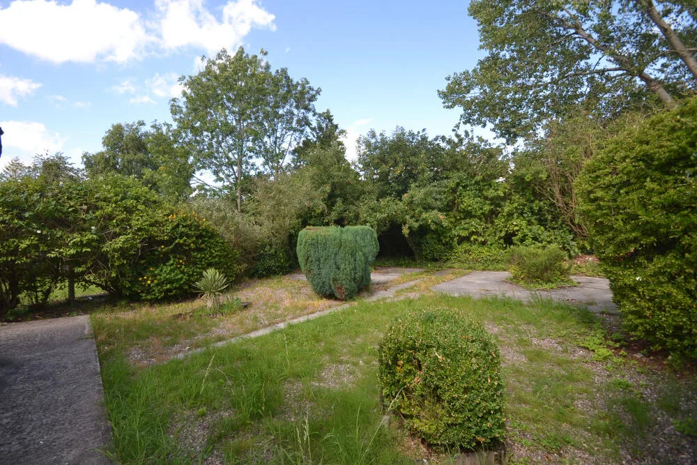5 bedroom semi-detached house for rent