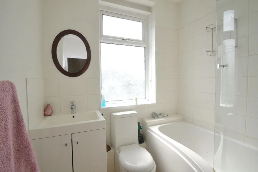 5 bedroom semi-detached house for rent