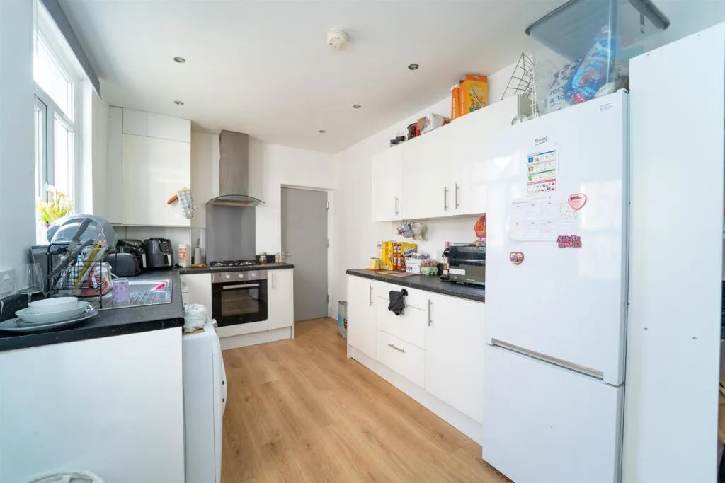 5 bedroom terraced house for rent