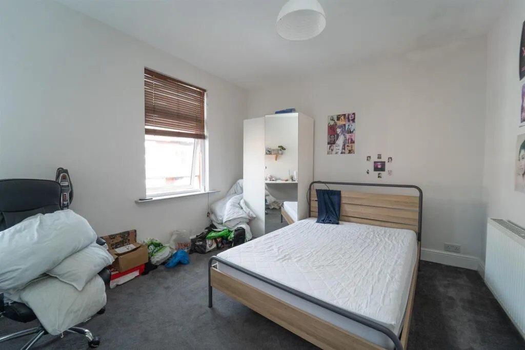 5 bedroom terraced house for rent