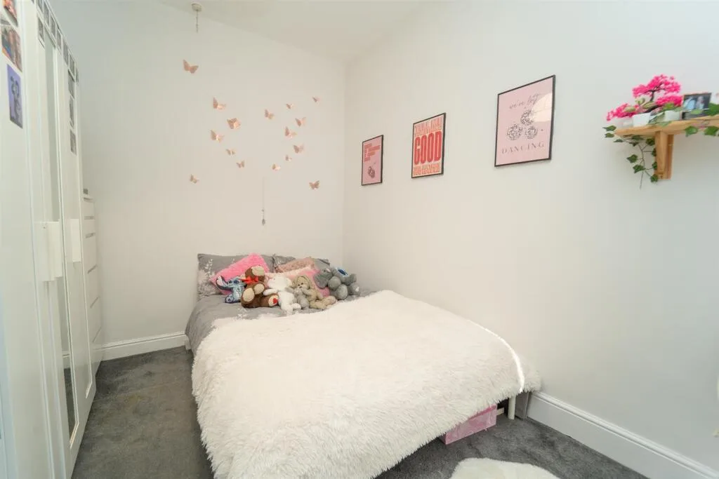 5 bedroom terraced house for rent
