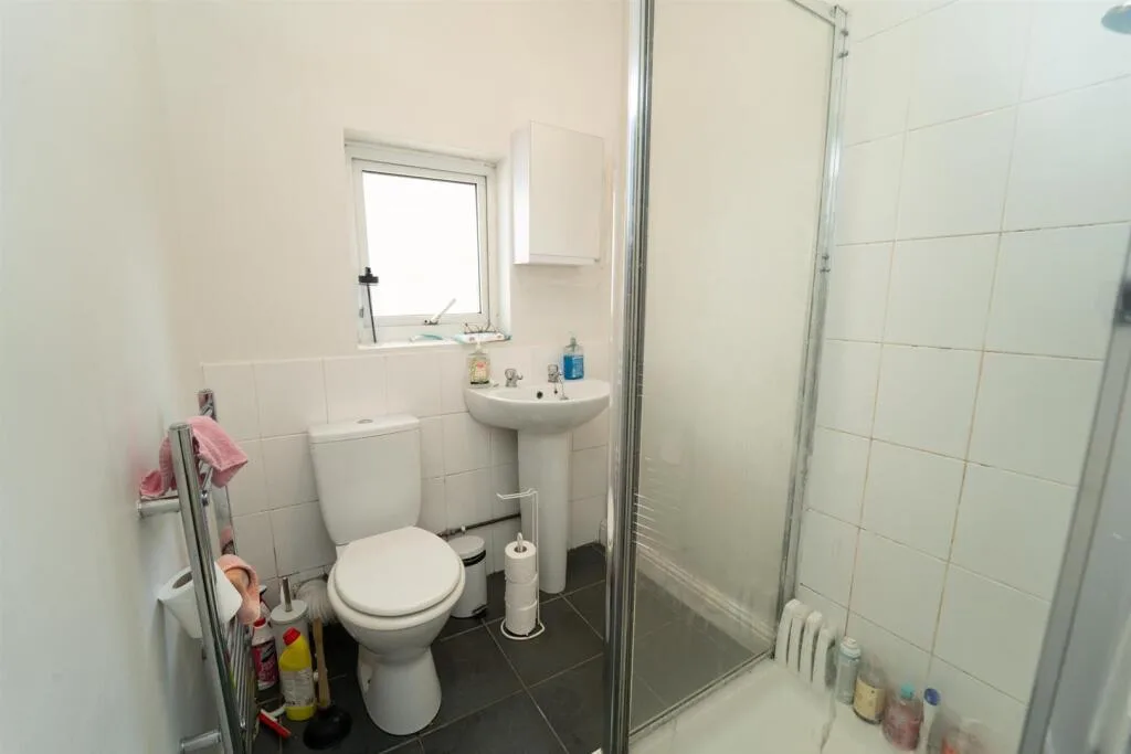 5 bedroom terraced house for rent