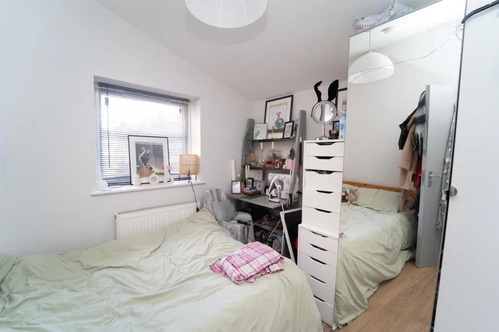 5 bedroom terraced house for rent