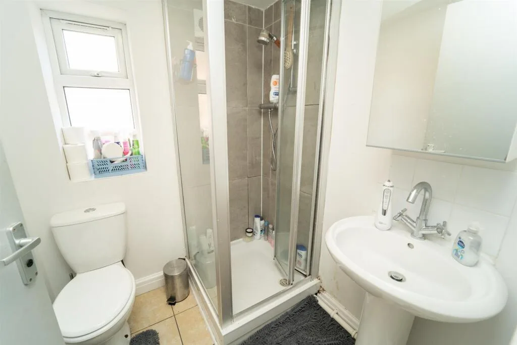 5 bedroom terraced house for rent