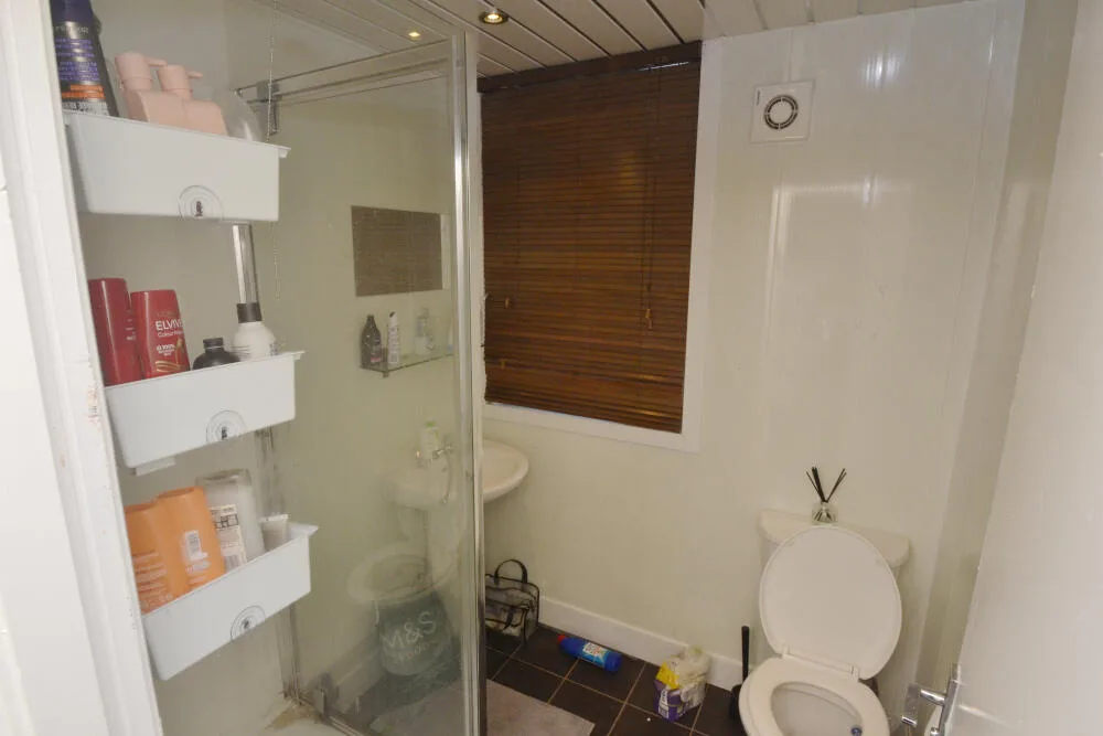5 bedroom terraced house for rent
