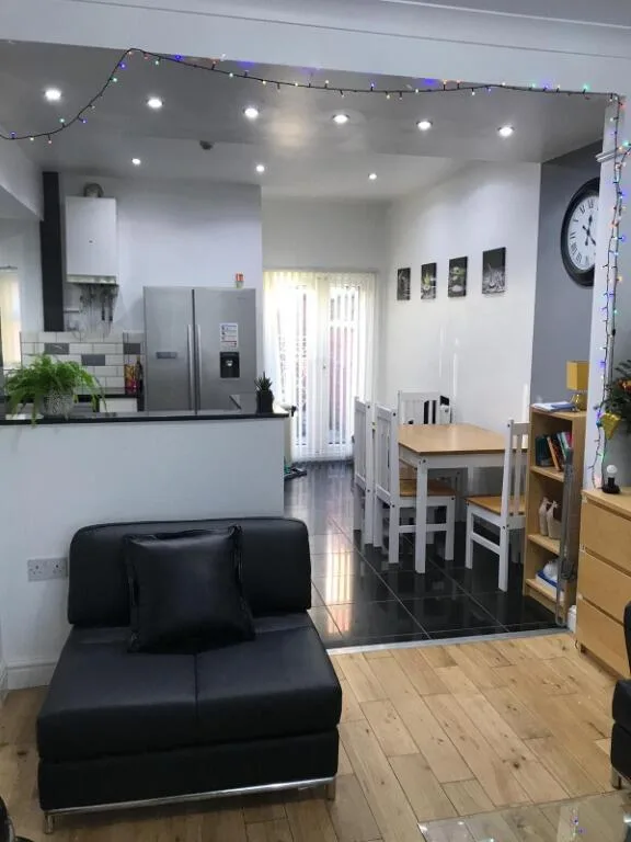 6 bedroom terraced house for rent