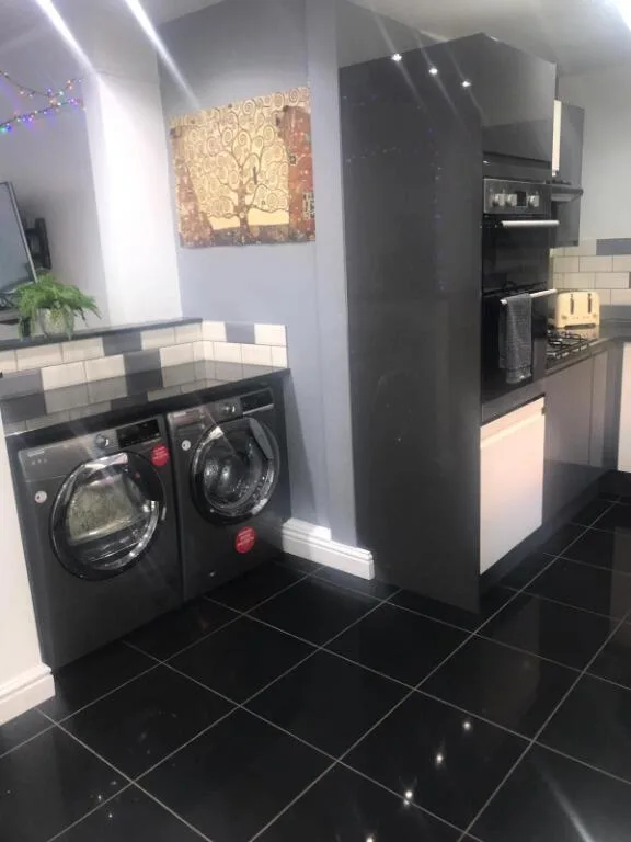 6 bedroom terraced house for rent
