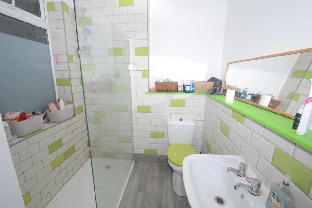 5 bedroom terraced house for rent