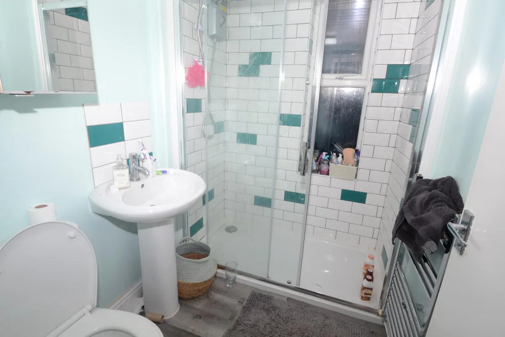 5 bedroom terraced house for rent