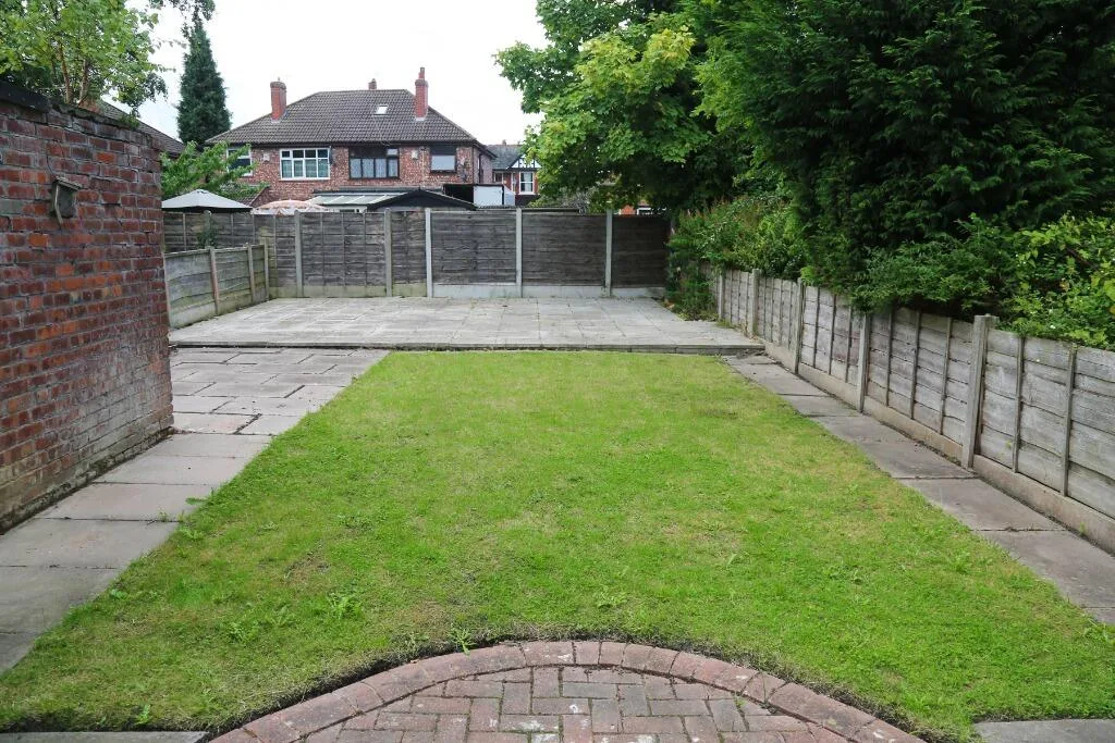6 bedroom semi-detached house for rent