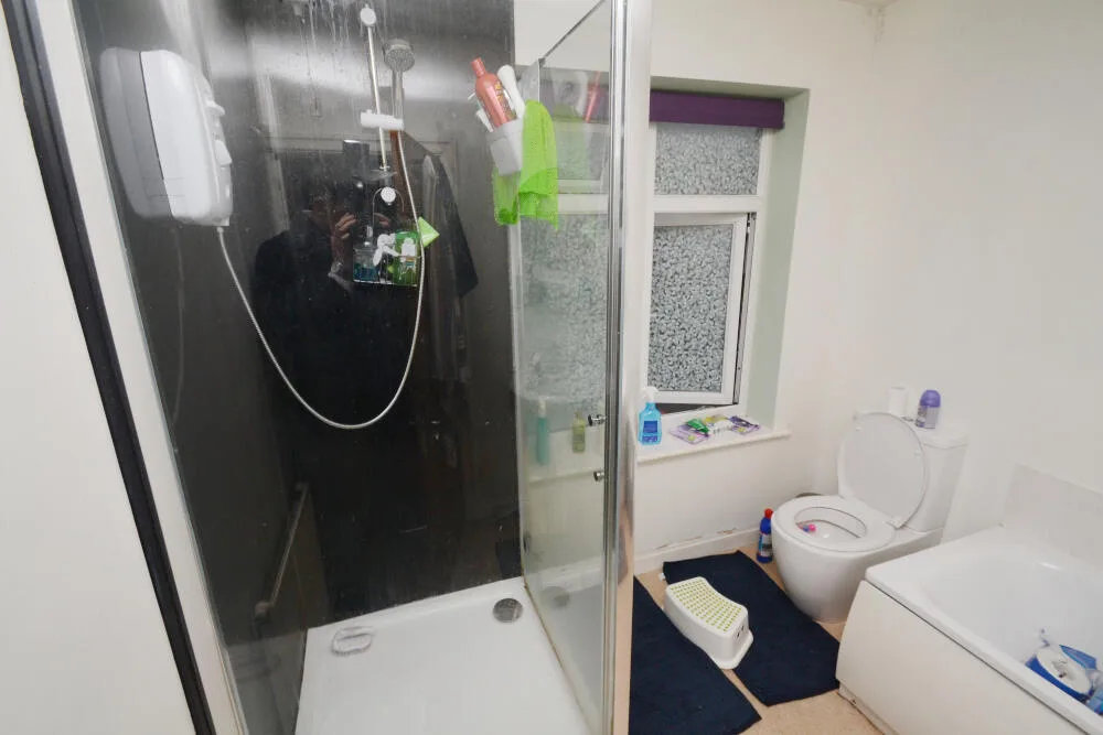 6 bedroom semi-detached house for rent